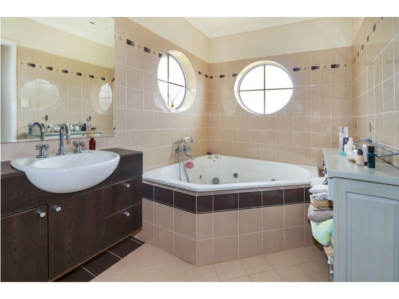 13 Yellowfin Close, Kanimbla QLD 4870