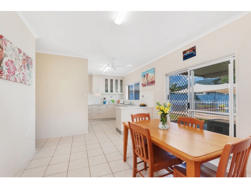 17 Meston Crescent, Brinsmead QLD 4870