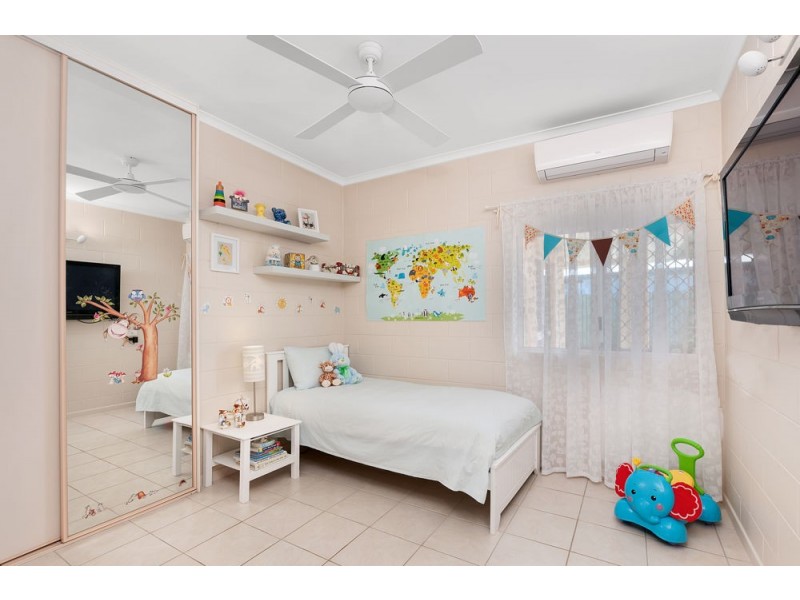 17 Meston Crescent, Brinsmead QLD 4870