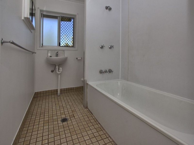 11 Hepburn Street, White Rock QLD 4868