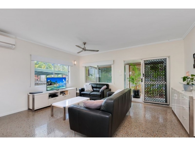 2/106 Wistaria Street, Holloways Beach QLD 4878