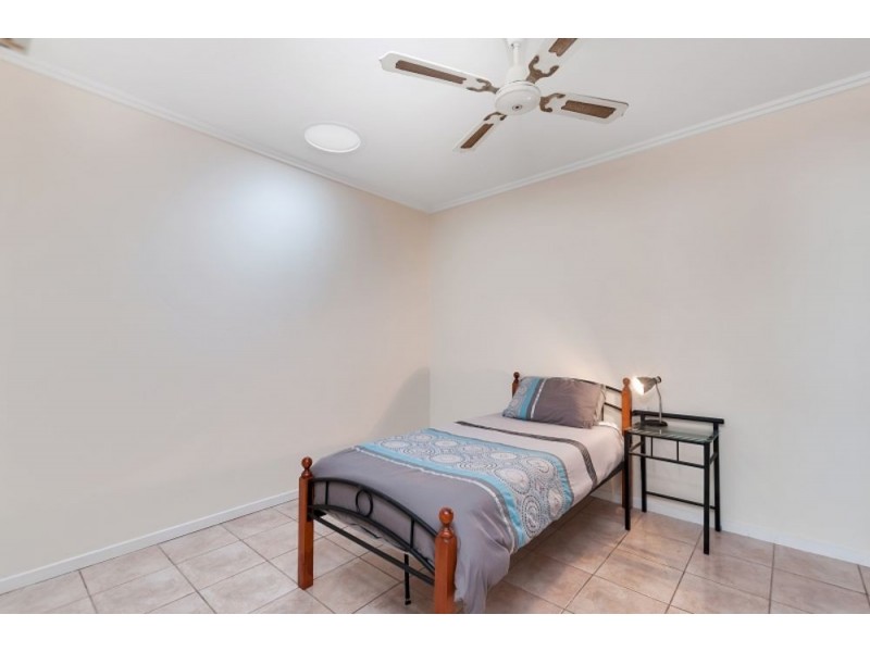 2/106 Wistaria Street, Holloways Beach QLD 4878