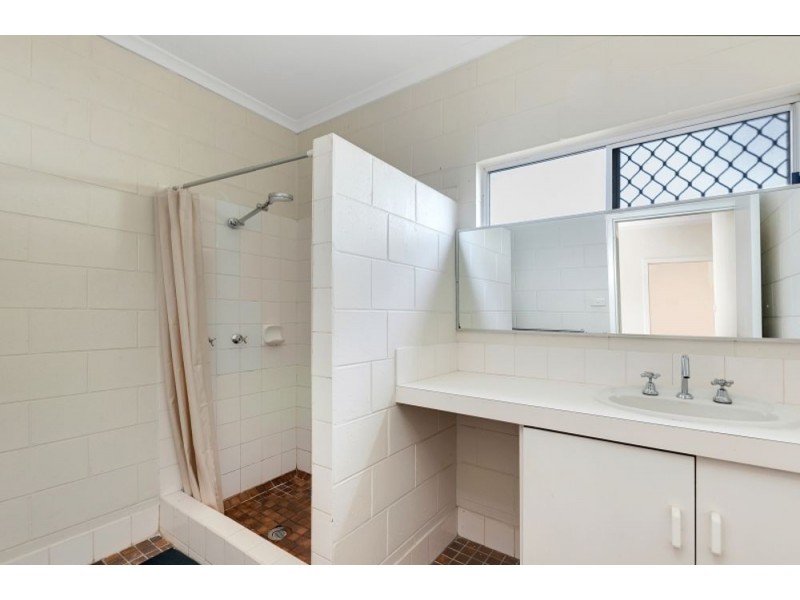 2/106 Wistaria Street, Holloways Beach QLD 4878