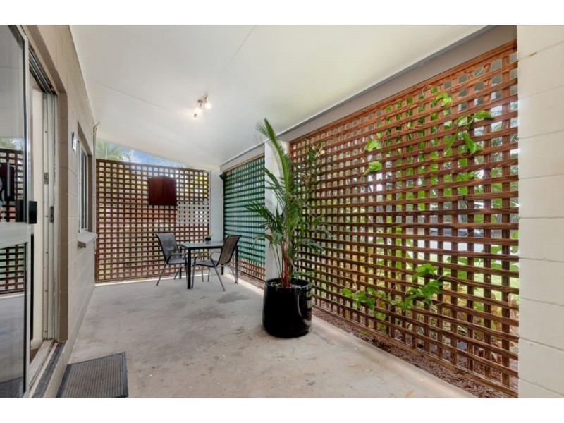 2/106 Wistaria Street, Holloways Beach QLD 4878