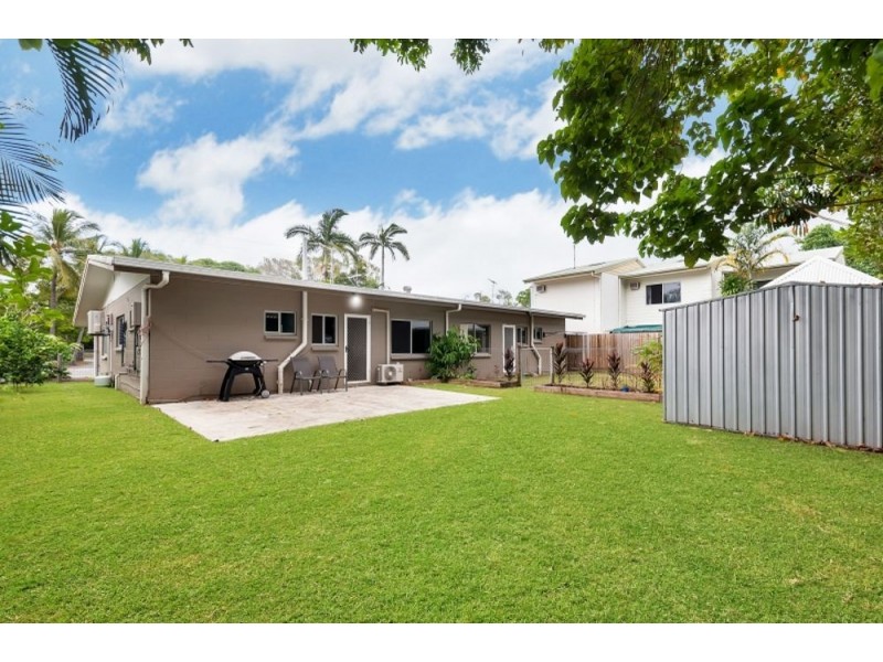 2/106 Wistaria Street, Holloways Beach QLD 4878