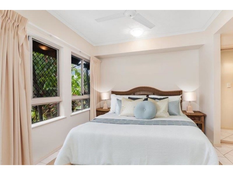 1204/2 Greenslopes Street, Cairns North QLD 4870