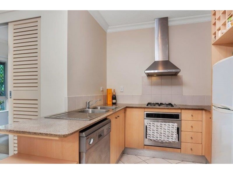 1204/2 Greenslopes Street, Cairns North QLD 4870