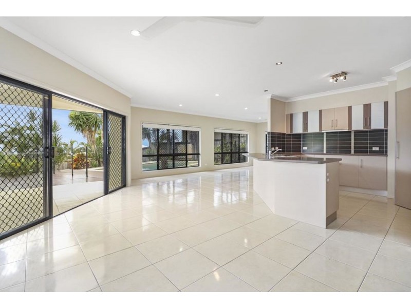 104 McFarlane Drive, Kanimbla QLD 4870