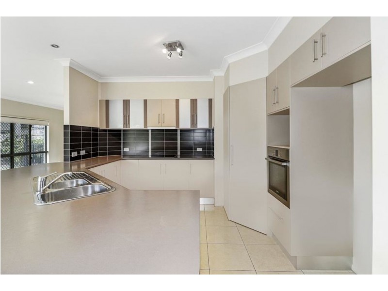 104 McFarlane Drive, Kanimbla QLD 4870