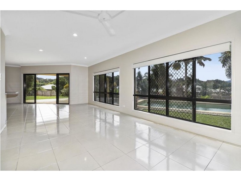 104 McFarlane Drive, Kanimbla QLD 4870
