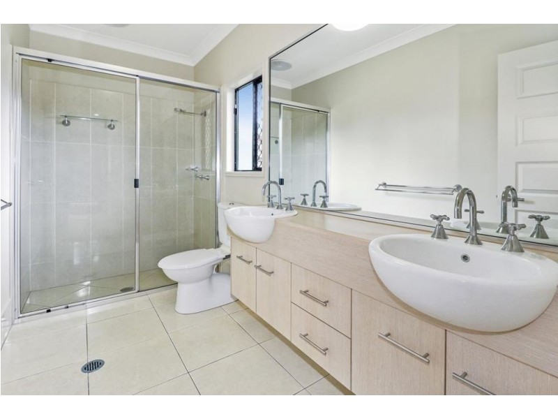 104 McFarlane Drive, Kanimbla QLD 4870