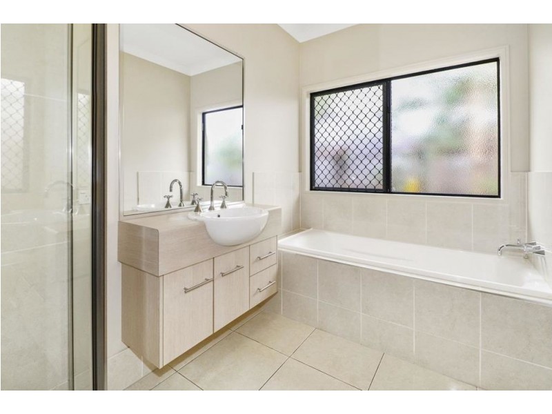 104 McFarlane Drive, Kanimbla QLD 4870