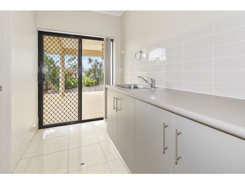 104 McFarlane Drive, Kanimbla QLD 4870