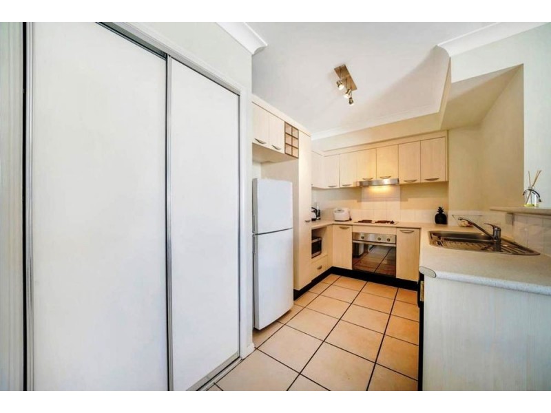 33/44-50 Pease Street, Manoora QLD 4870