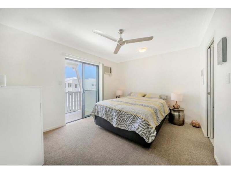 33/44-50 Pease Street, Manoora QLD 4870