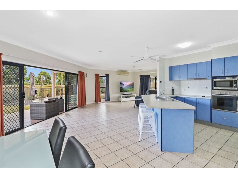 20 Lucy Close, Kanimbla QLD 4870