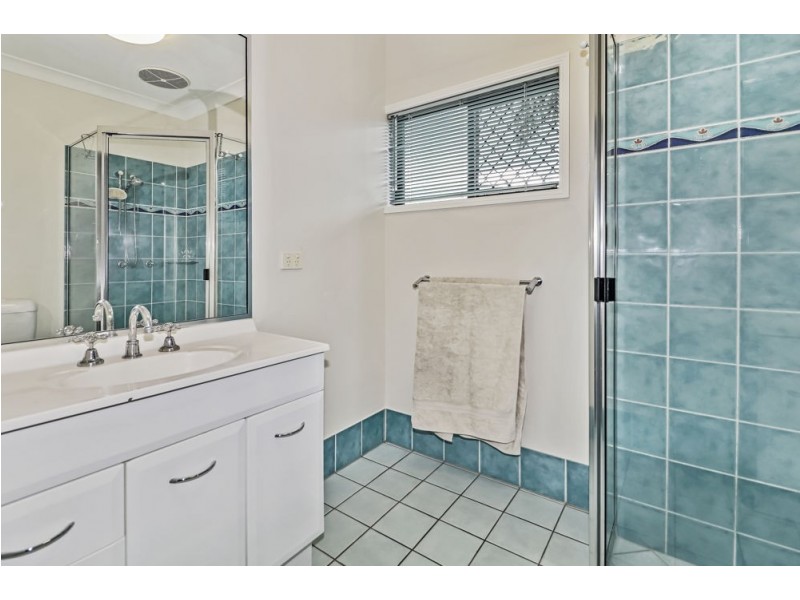 20 Lucy Close, Kanimbla QLD 4870
