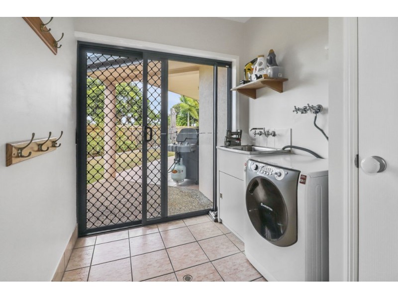 20 Lucy Close, Kanimbla QLD 4870