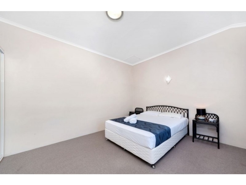 19/239 Lake Street, Cairns North QLD 4870