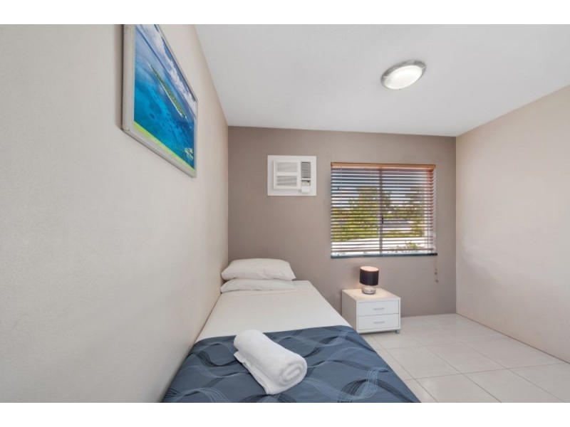 19/239 Lake Street, Cairns North QLD 4870