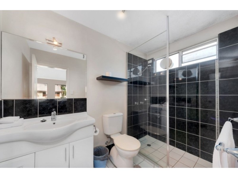 19/239 Lake Street, Cairns North QLD 4870