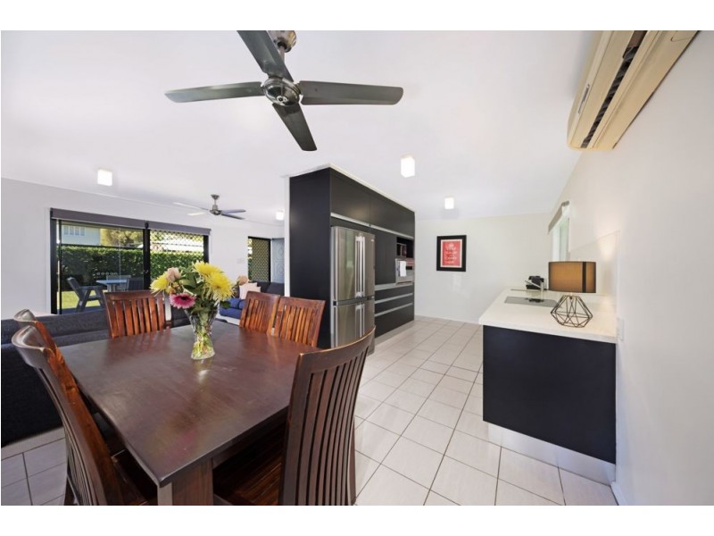 39 Hillview Crescent, Whitfield QLD 4870