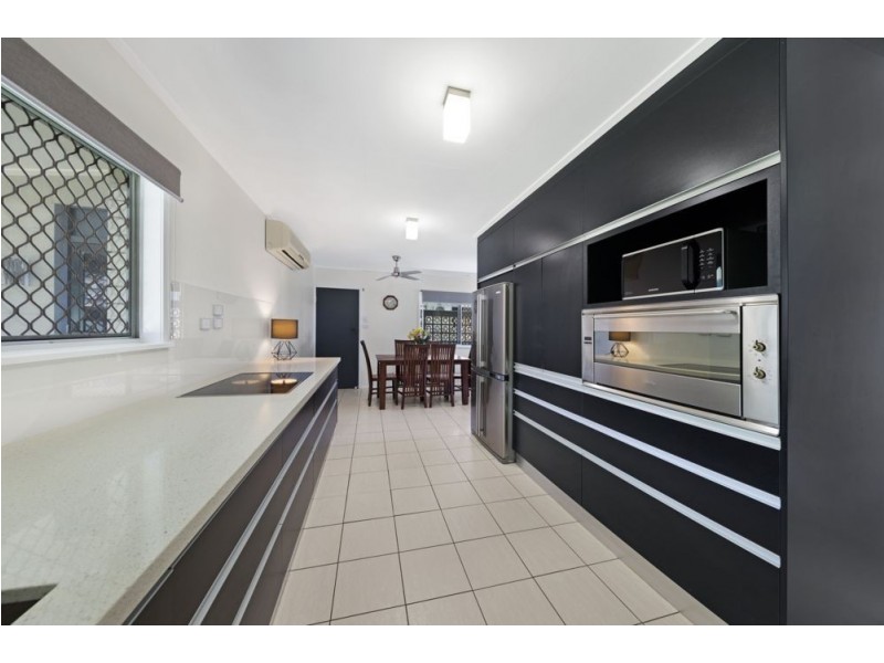 39 Hillview Crescent, Whitfield QLD 4870