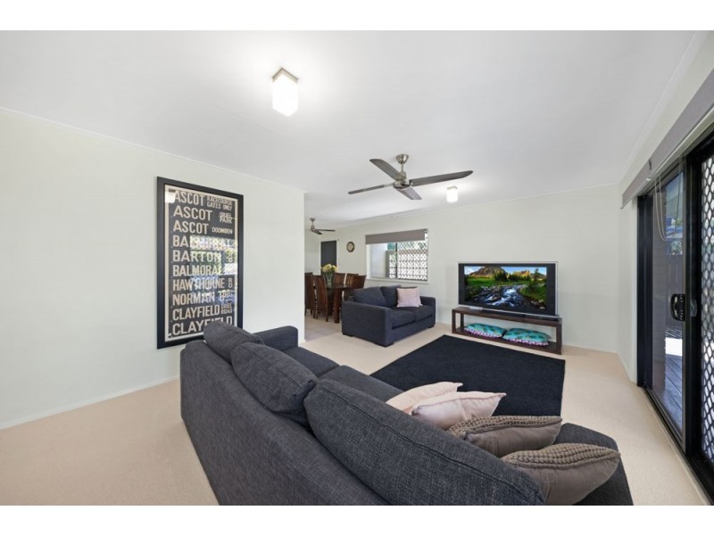 39 Hillview Crescent, Whitfield QLD 4870