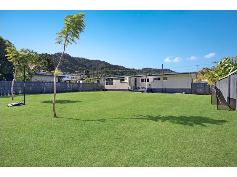 39 Hillview Crescent, Whitfield QLD 4870