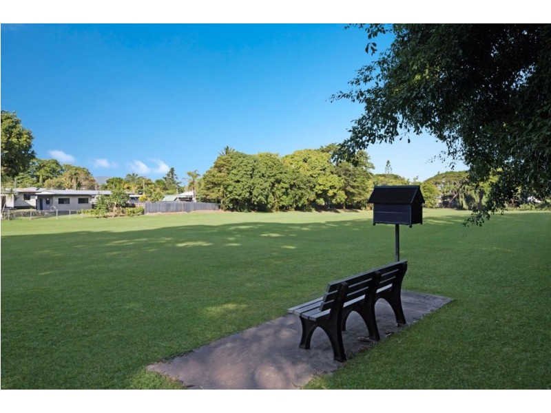 39 Hillview Crescent, Whitfield QLD 4870