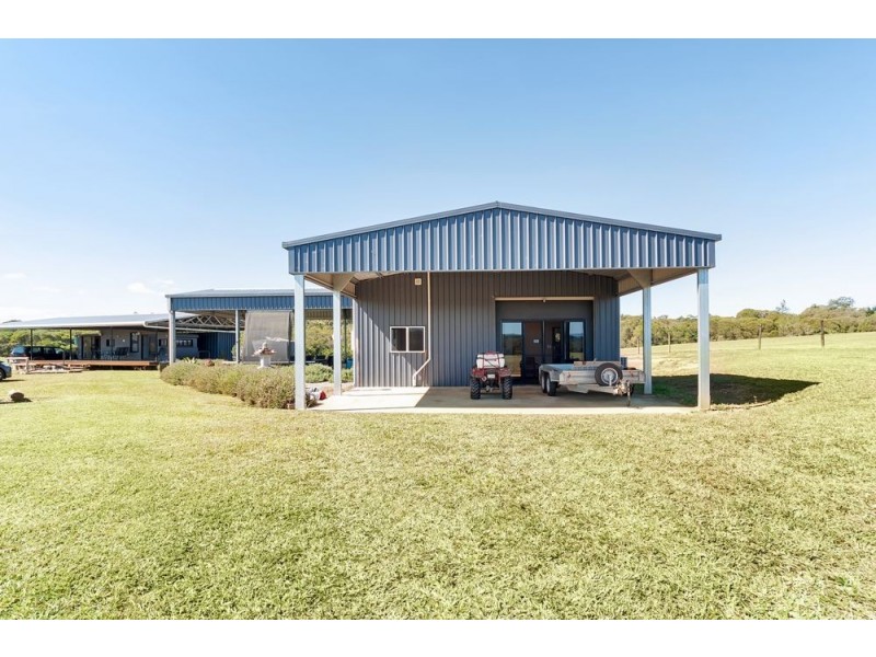 32 Halbert Close, Barrine QLD 4872