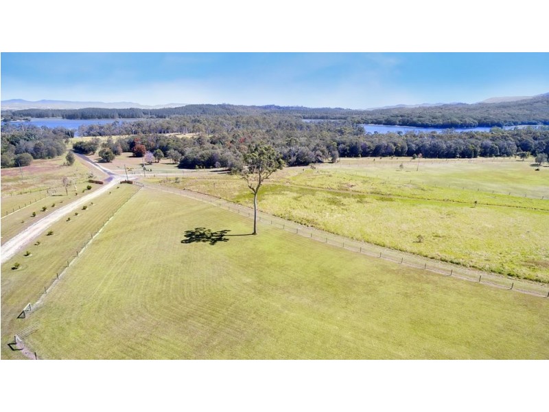 32 Halbert Close, Barrine QLD 4872