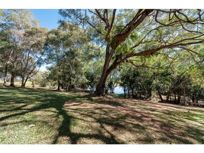 32 Halbert Close, Barrine QLD 4872