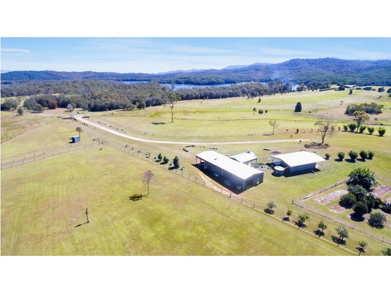 32 Halbert Close, Barrine QLD 4872