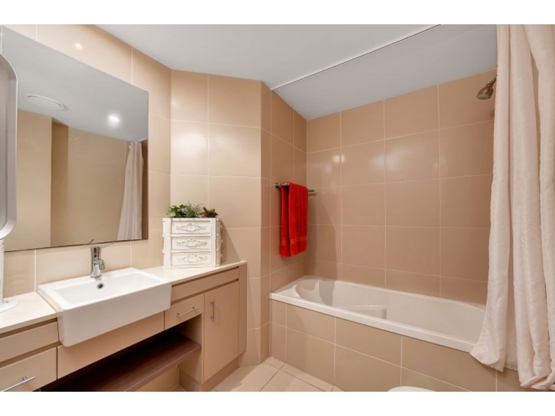 270 12 Gregory Street, Westcourt QLD 4870