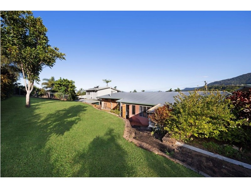 30 Sommerville Cresent, Whitfield QLD 4870