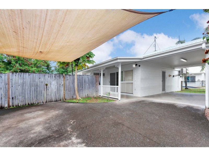 2/12-14 Ireland Crescent, Whitfield QLD 4870