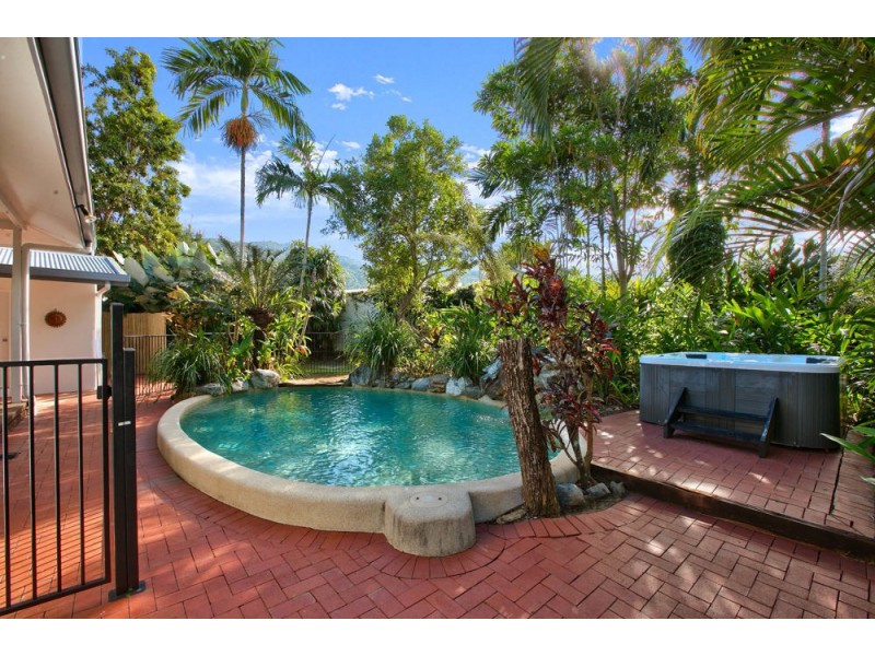8 Fulton Close, Whitfield QLD 4870