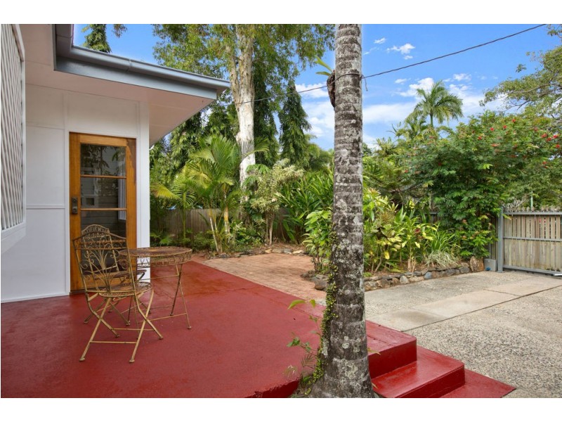 8 Fulton Close, Whitfield QLD 4870