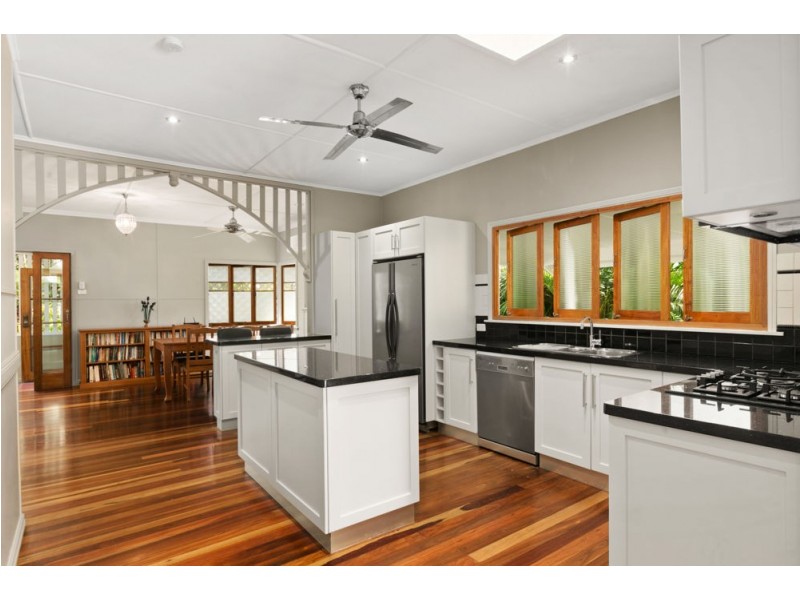 8 Fulton Close, Whitfield QLD 4870