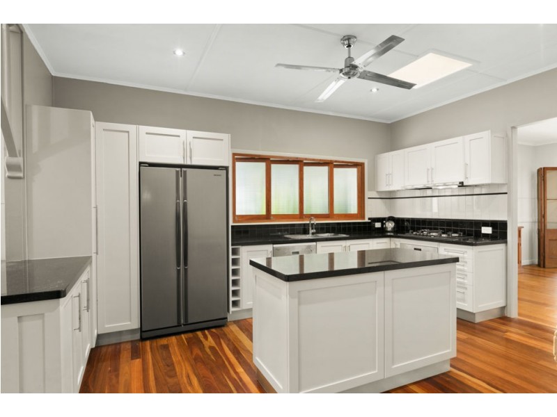 8 Fulton Close, Whitfield QLD 4870