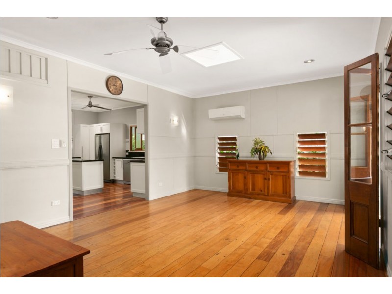 8 Fulton Close, Whitfield QLD 4870