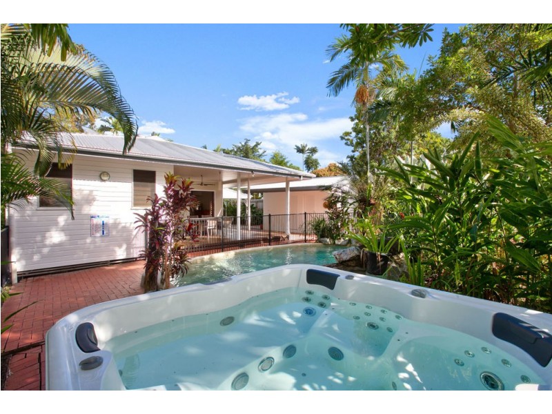 8 Fulton Close, Whitfield QLD 4870