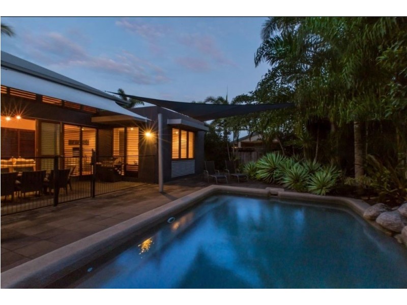17 Barrier Close, Clifton Beach QLD 4879
