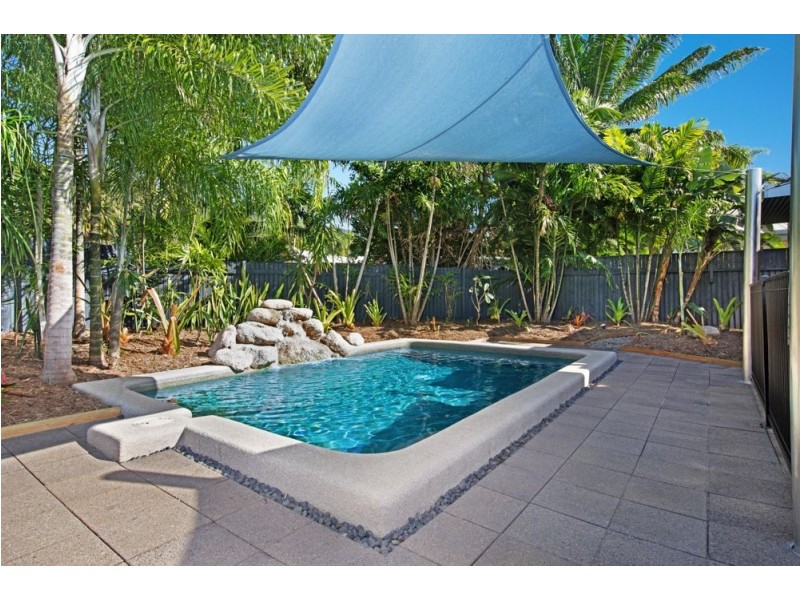 17 Barrier Close, Clifton Beach QLD 4879