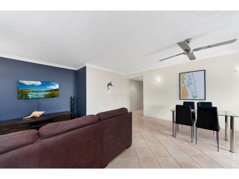 805 2 Greenslopes Street, Cairns North QLD 4870
