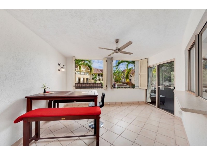 805 2 Greenslopes Street, Cairns North QLD 4870