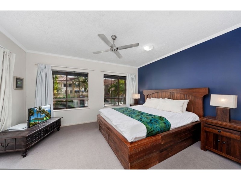 805 2 Greenslopes Street, Cairns North QLD 4870