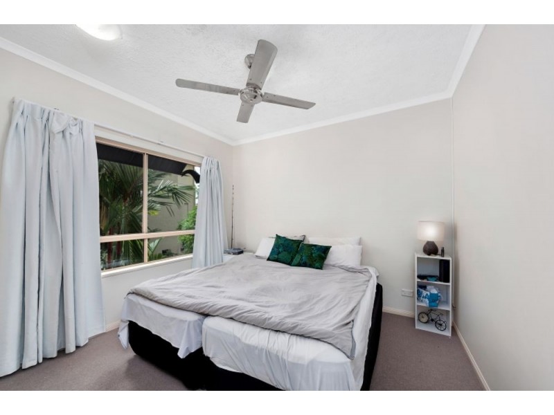 805 2 Greenslopes Street, Cairns North QLD 4870