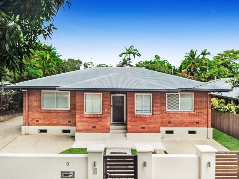 9 Mona Street, Whitfield QLD 4870